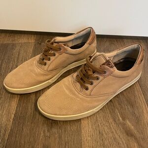 Ecco Men’s tan size 10 lace up sneaker